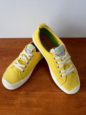 Cariuma OCA Yellow Canvas Lace Up Sneakers Size 8.5, Excellent Condition!
